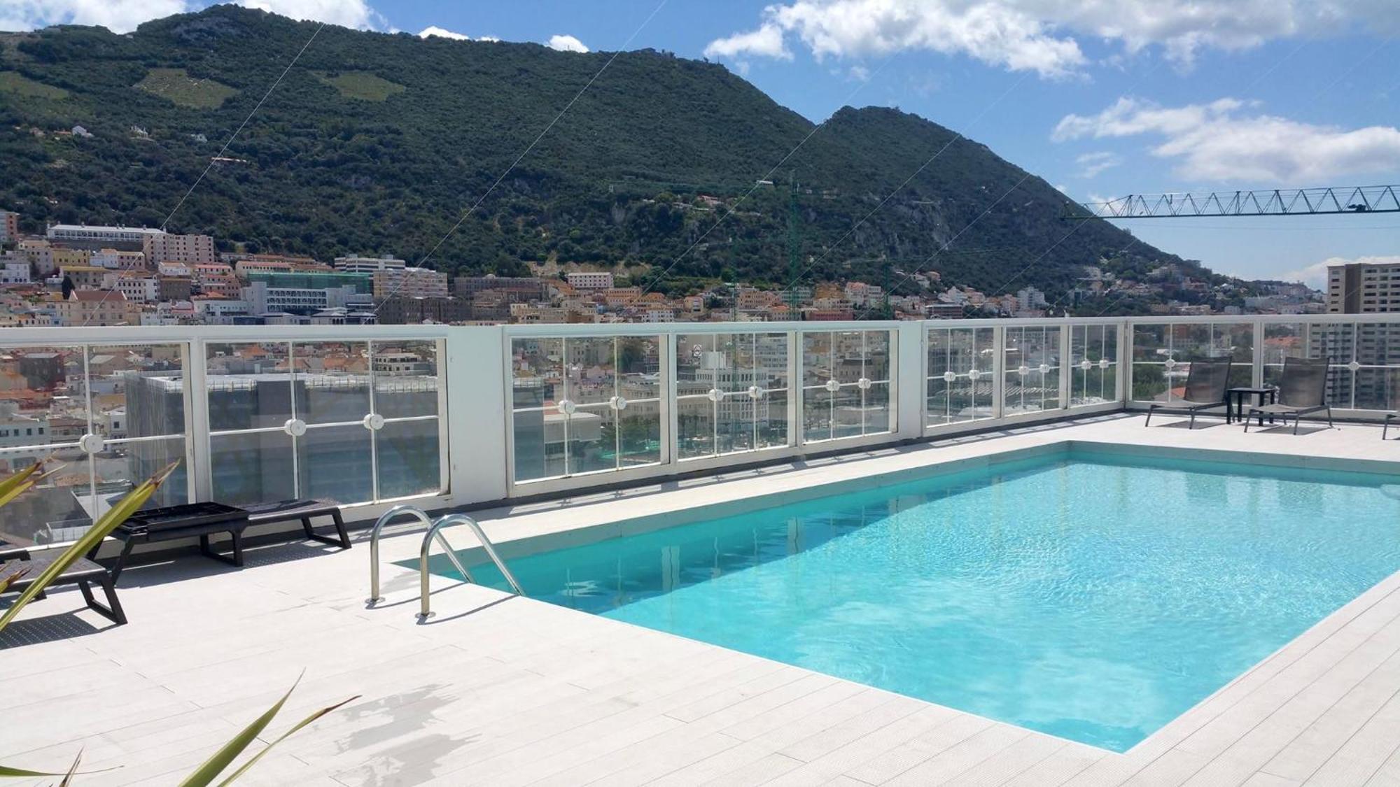 New With Ac Central Suites With Pool Access And Squash Courts! Sleeps Family Or 4 Guests Gibraltar Luaran gambar